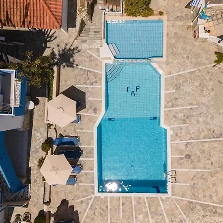 Belvedere Village 3*
