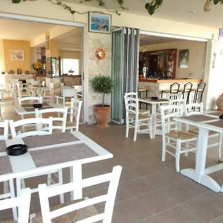 Belvedere Village 3*
